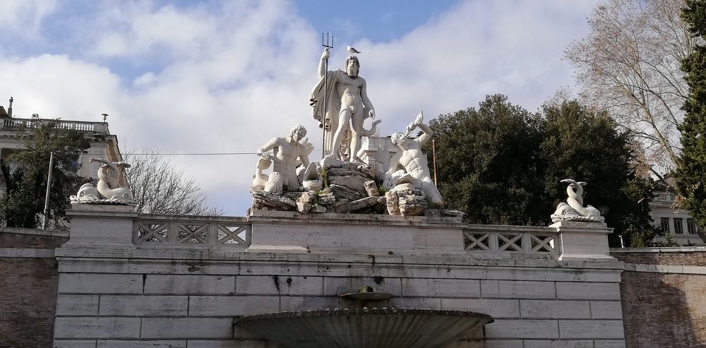 На голове Нептуна