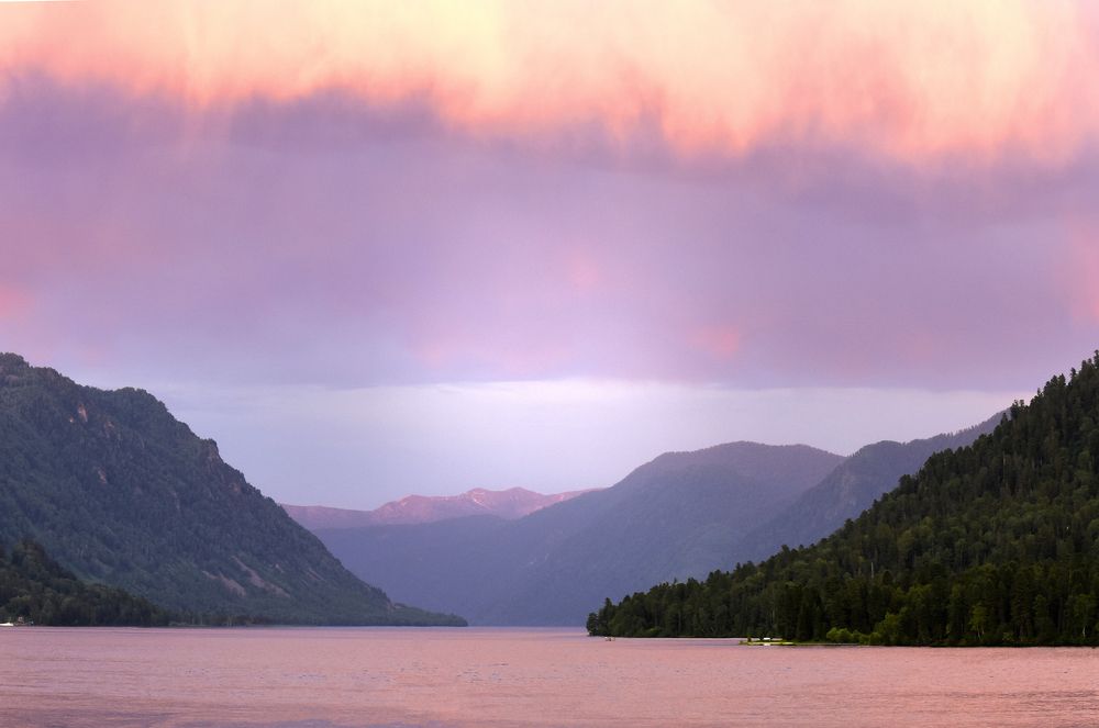 Закат над Телецким озером