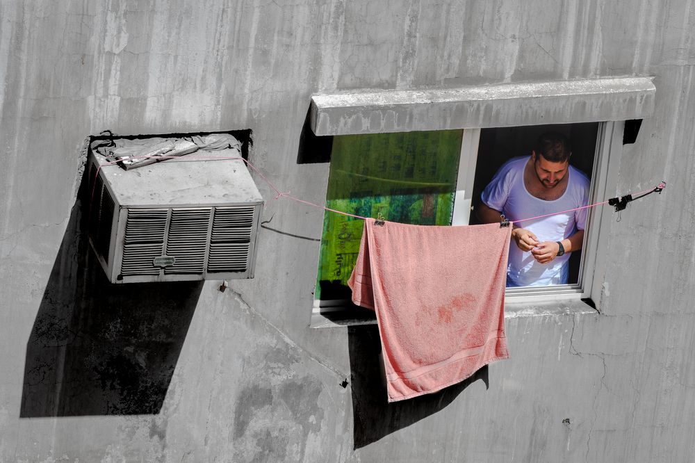 Talking to thy neighbour.