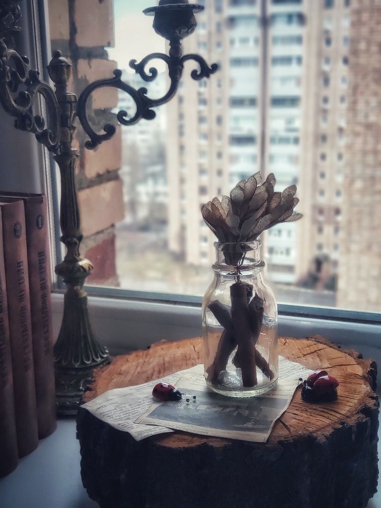 Винтажное фото на окне