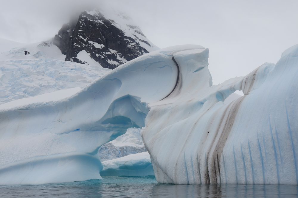 Арка в мир ледяного щита Антарктики