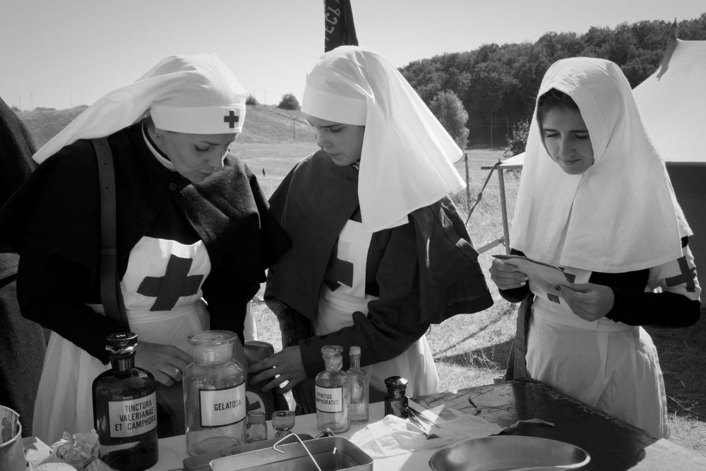 Сестры милосердия .