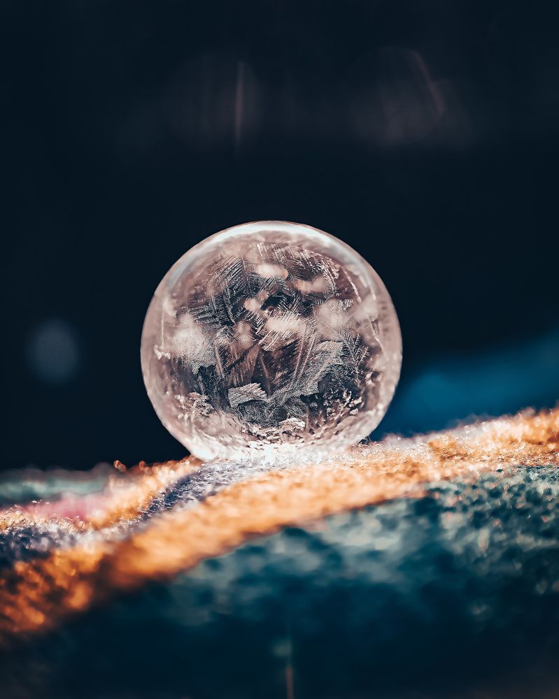 Морозные узоры на мыльном пузыре