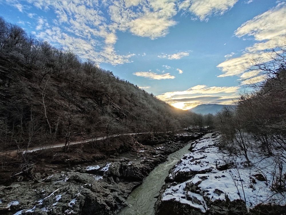 Восход солнца на гранитном каньоне
