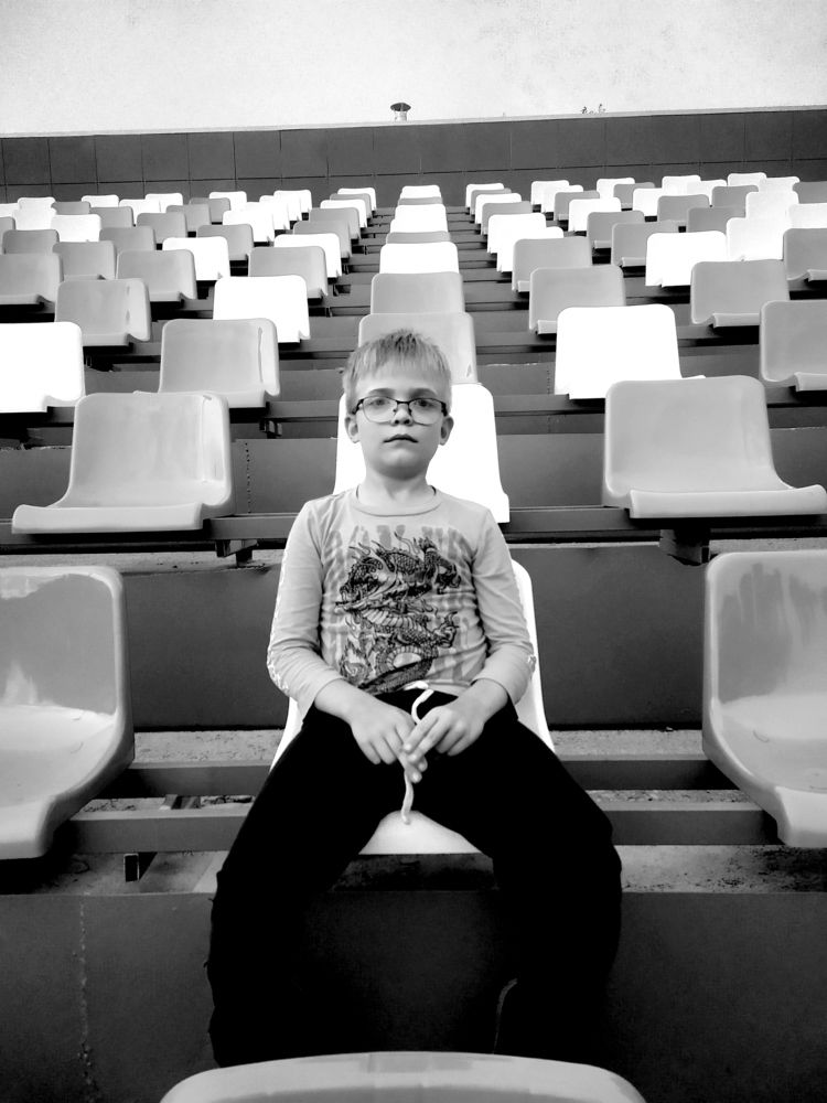 на трибуне стадиона Кабельщик