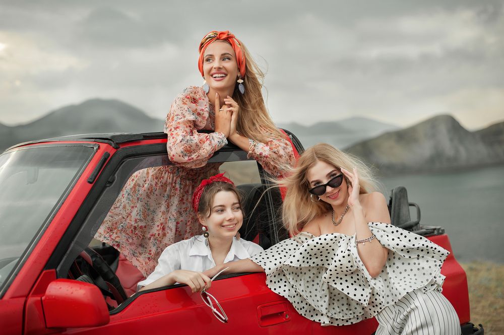 Три подруги