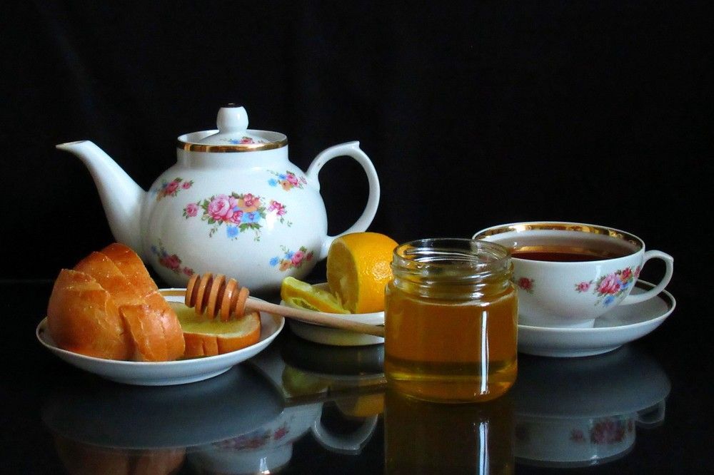 Натюрморт с медом и лимоном