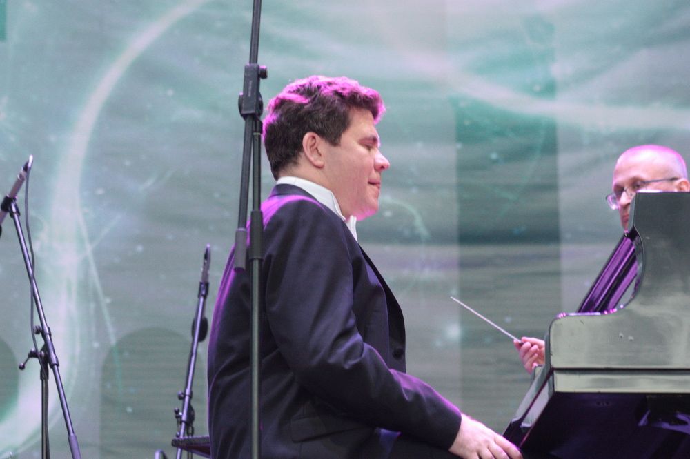 Может  сходить по кофейку ?