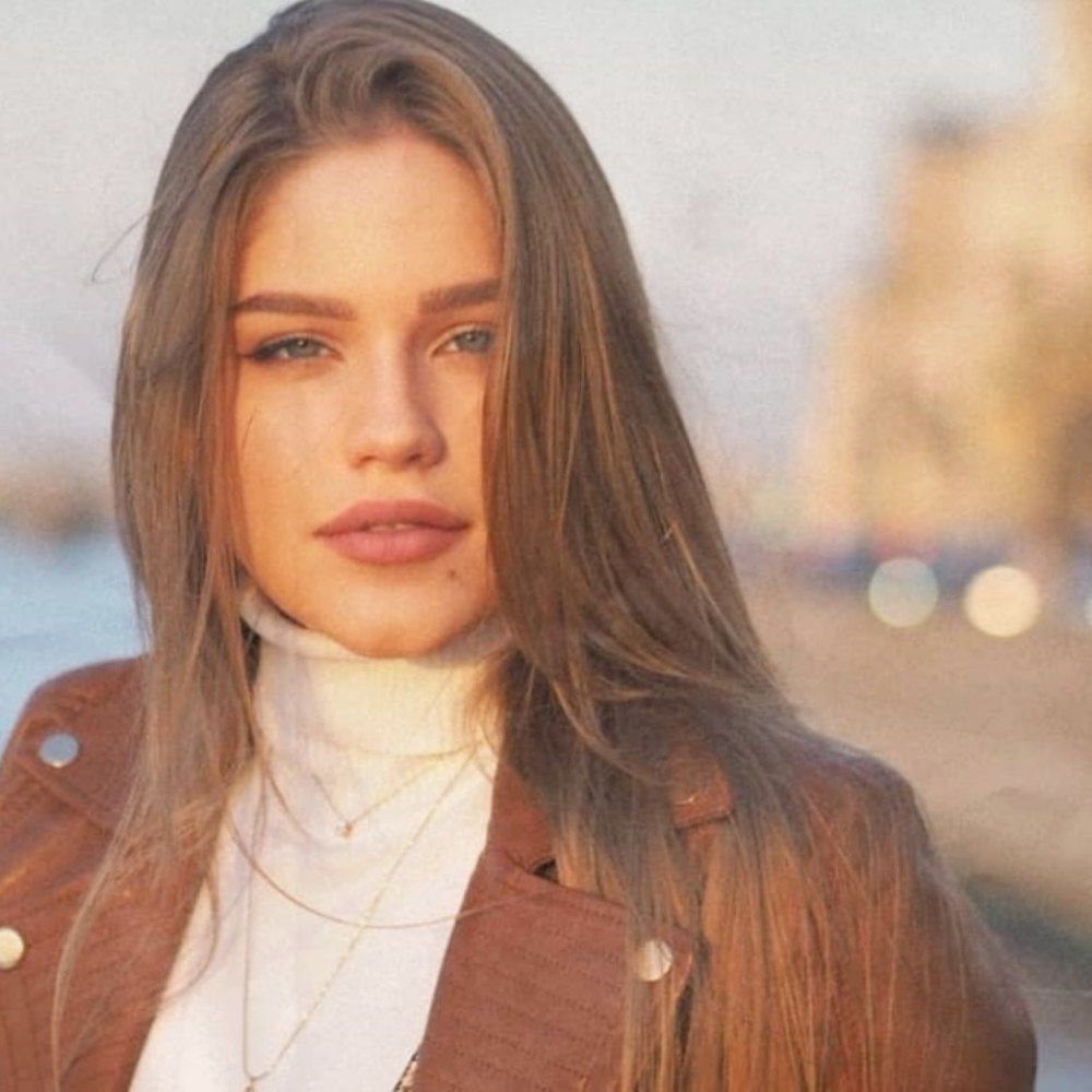 Освещенная солнцем...