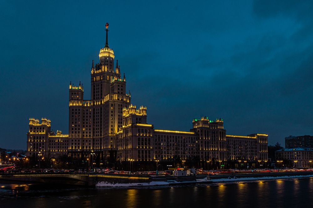 Вечерняя высотка на Таганке