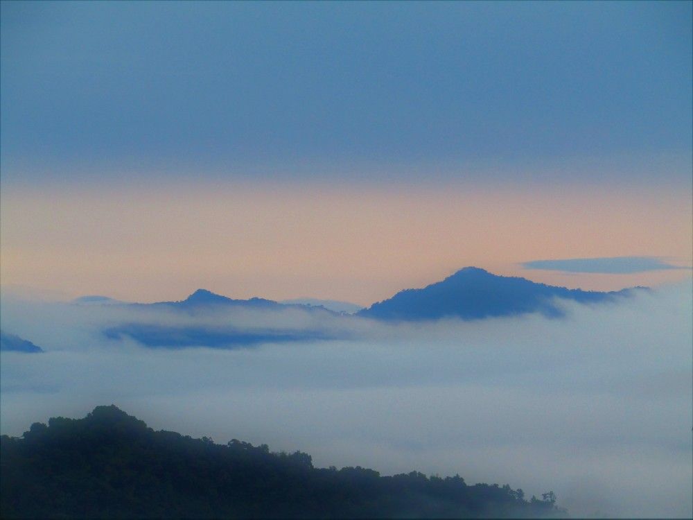 sea of clouds during dusk