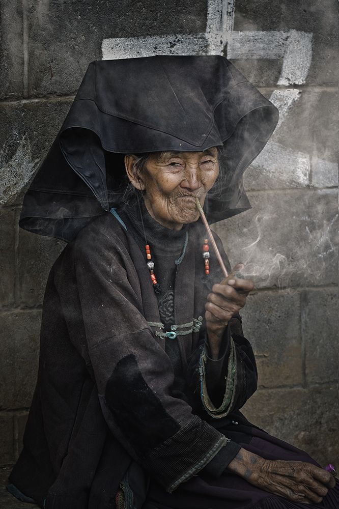 Yunnan old woman