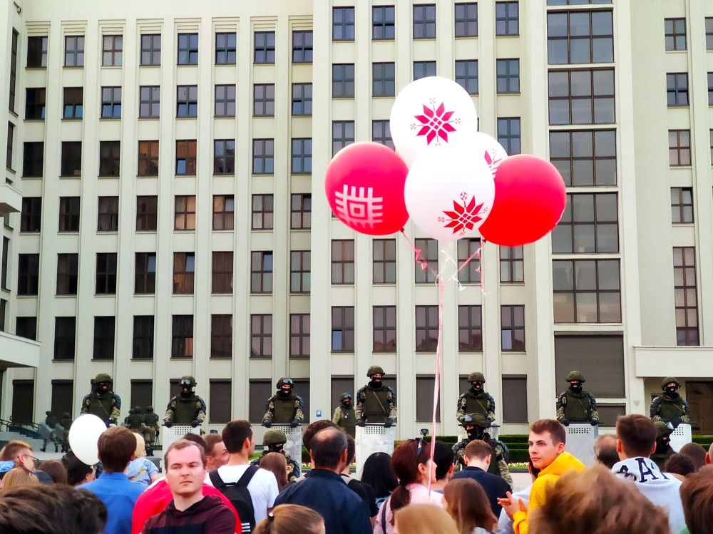 Baloons against guns