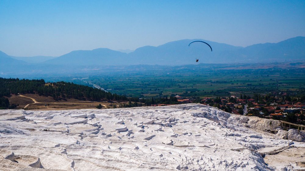 Фантастический пейзаж Памуккале.