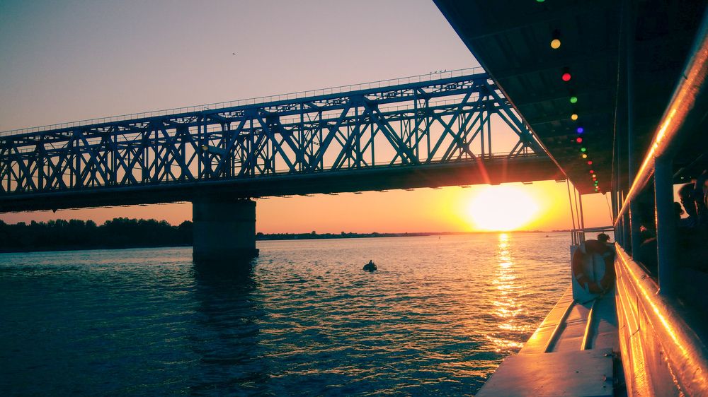 Вечерняя прогулка на катере