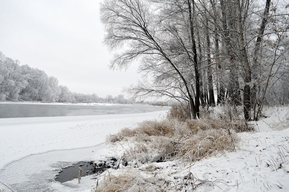 Замерзающая река Белая
