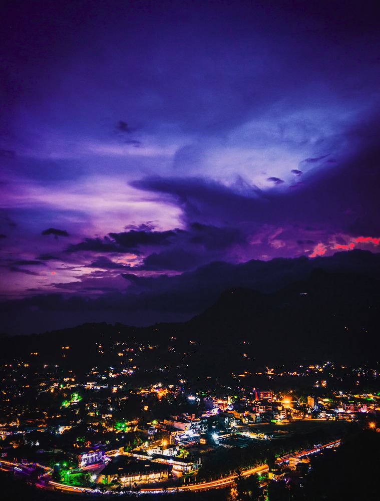 Photograph by Darmarathna Neranjan