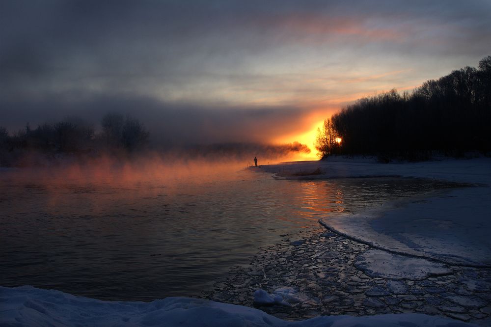 Восход солнца на реке Белой в Башкортостане,Россия.