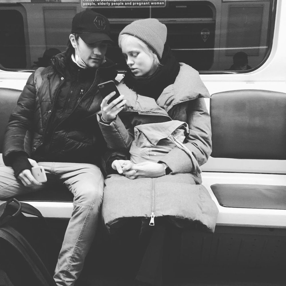 Рука в руке.