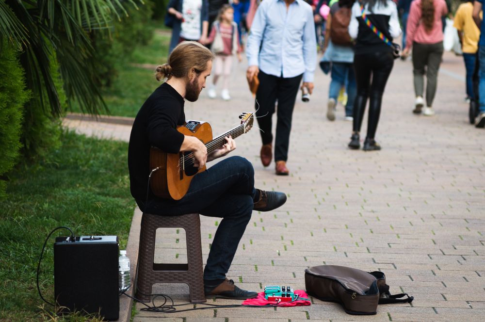 Уличный музыкант