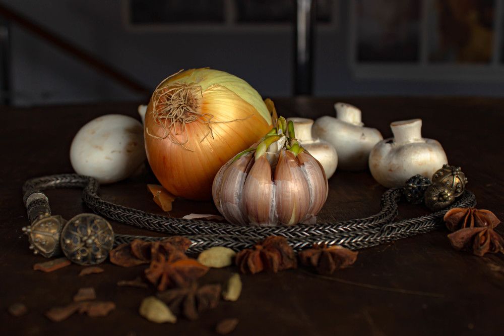 Грибы и лук с чесноком