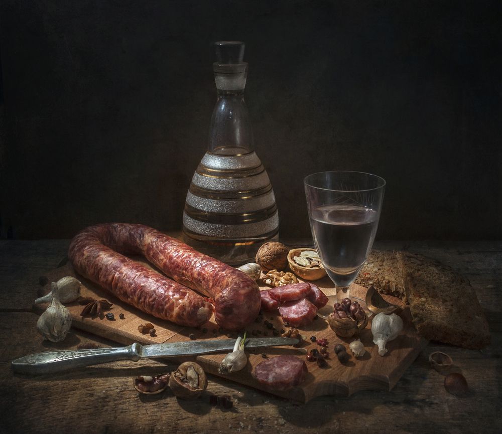 С колбасой...