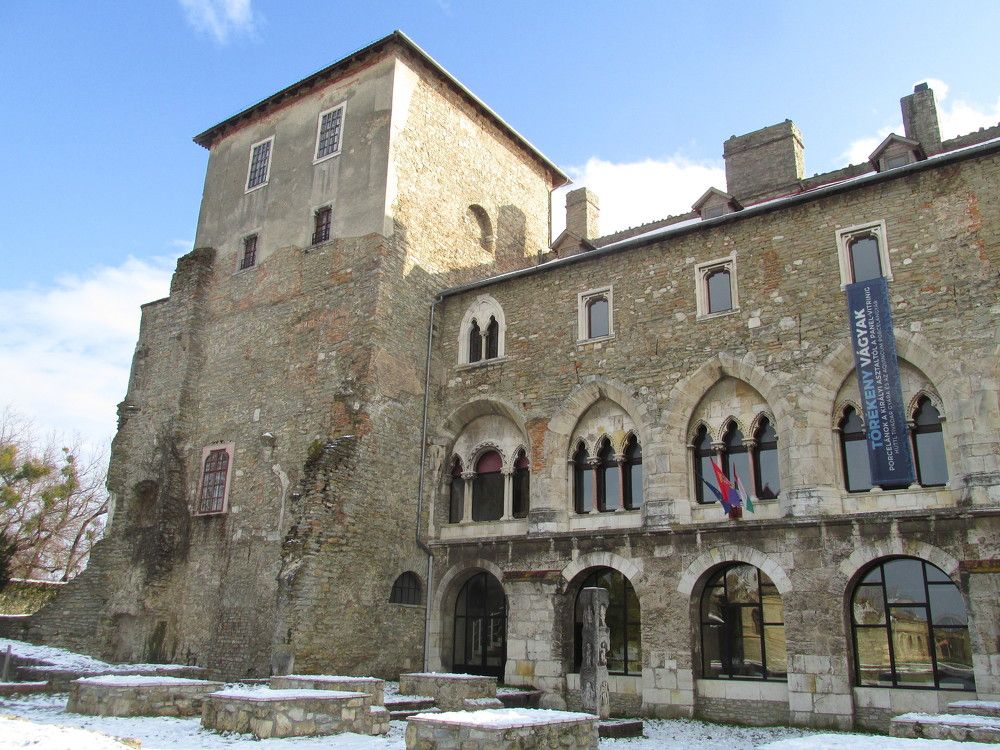 Photograph by Anna Szakacs