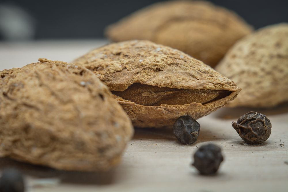 Миндаль и перец.