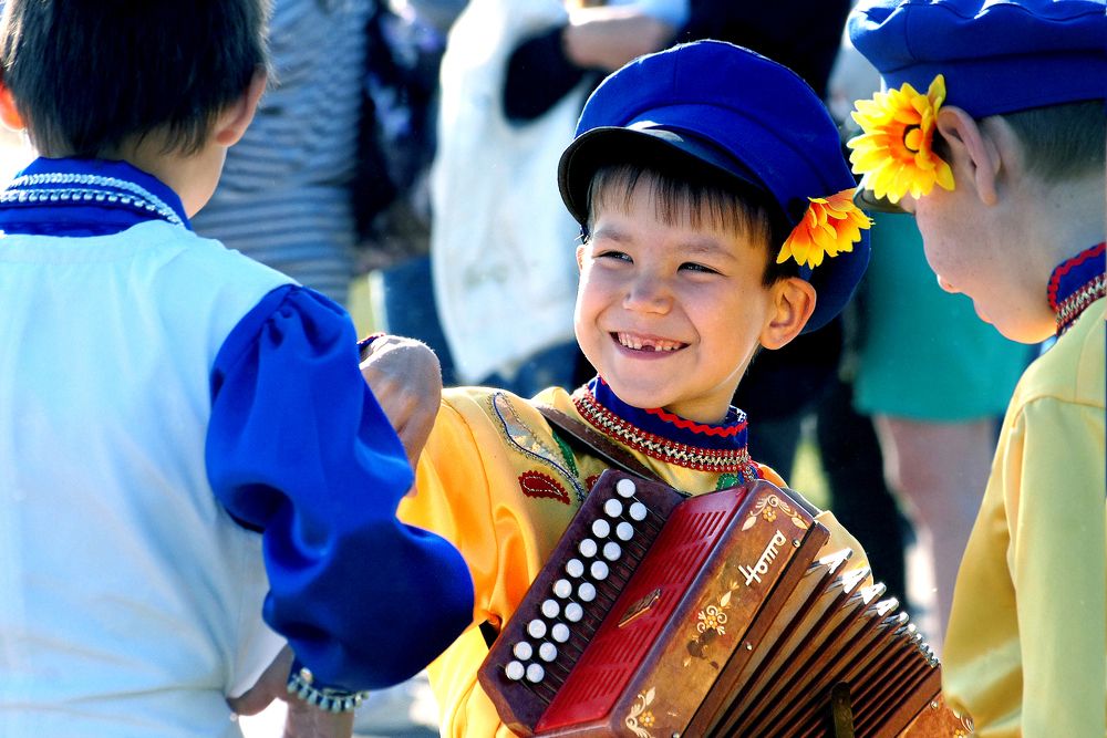На национальном празднике Сабантуй. Юные танцоры,