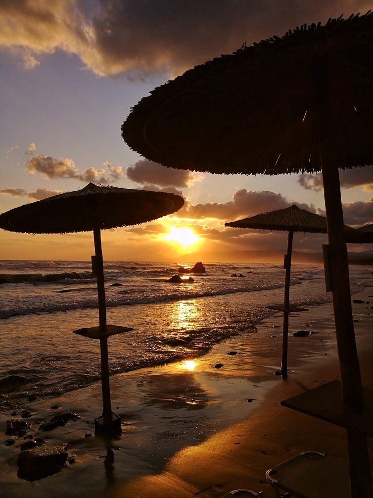 Крит. Рассвет на пляже...