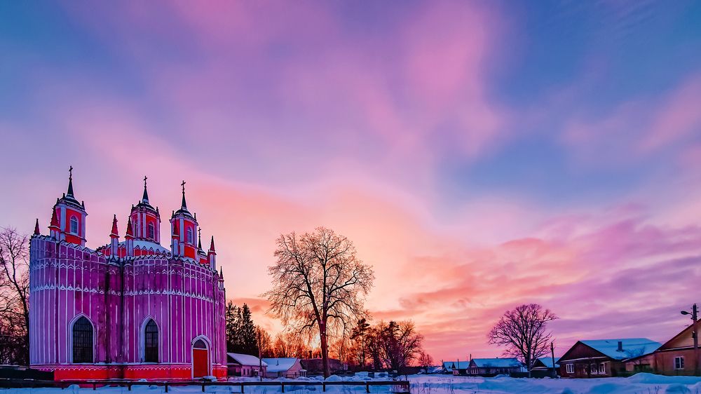 Преображенская церковь на закате, с.Красное, Тверская область