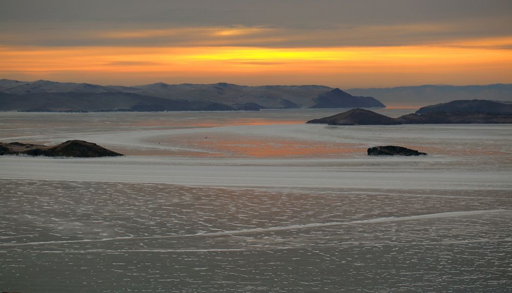 Зимний вечер на Байкале