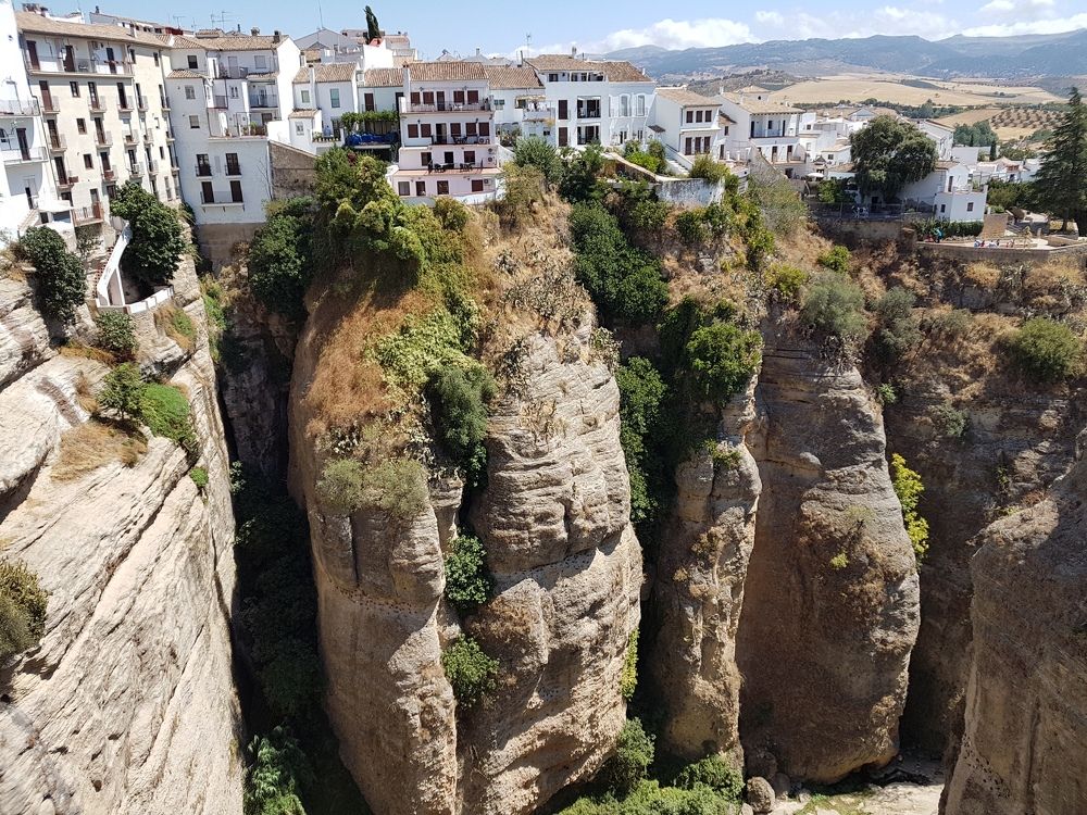 Rhonda. City on the rocks