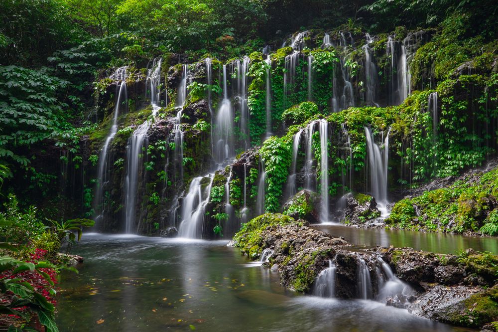 Водопад Banyu Wana Amertha на острове Бали, Индонезия