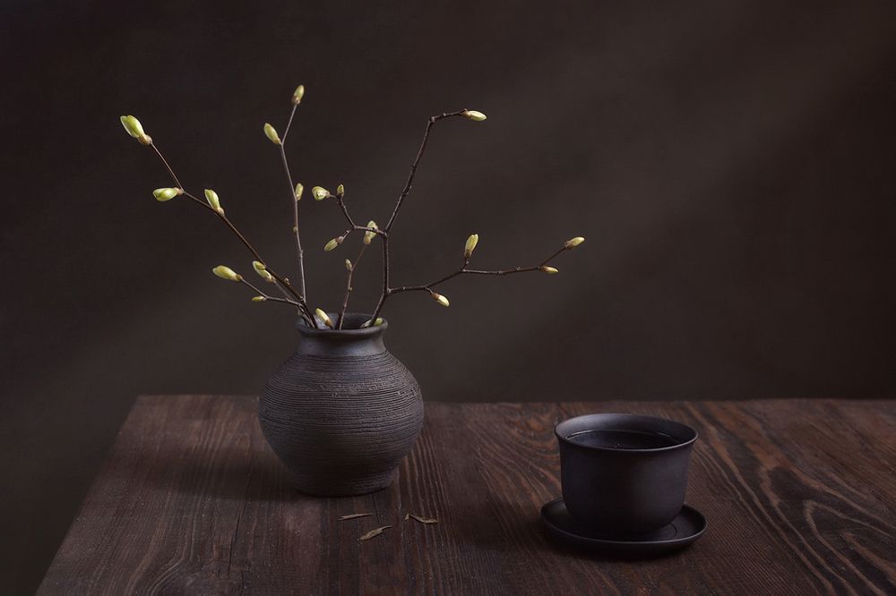 Весной собирают чайный лист...