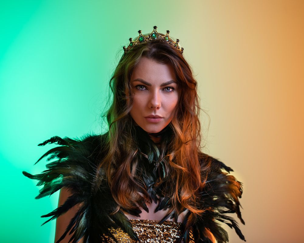 Райская птица среди людей