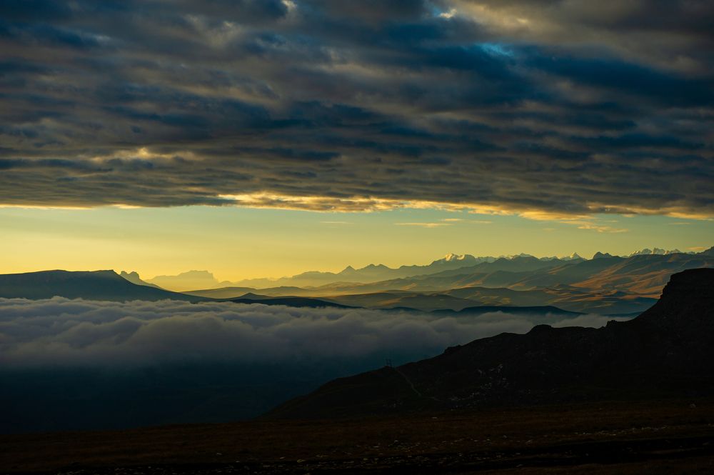 Осенний рассвет на плато Бермамыт