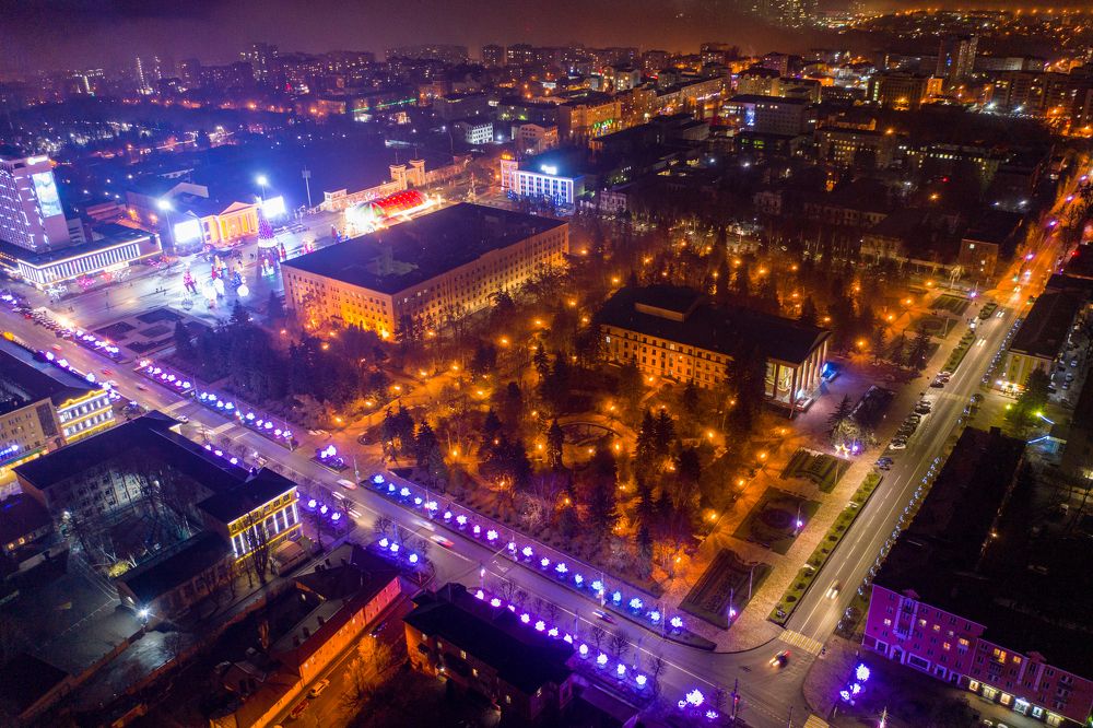 Ночной предновогодний город