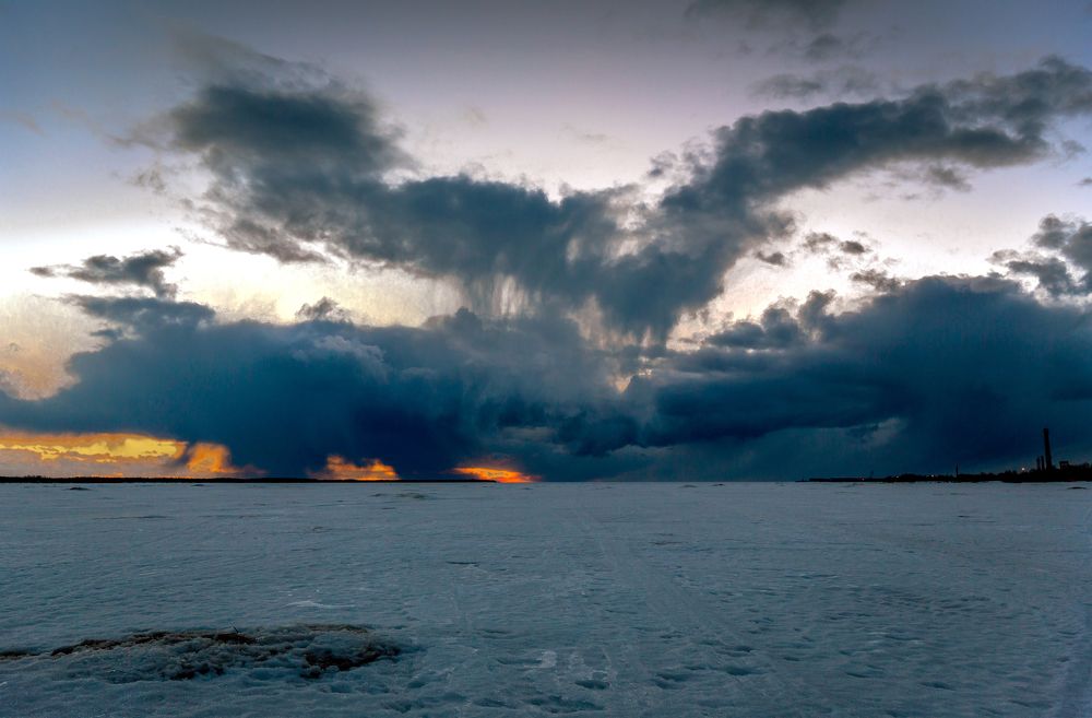 Шквал надвигается.