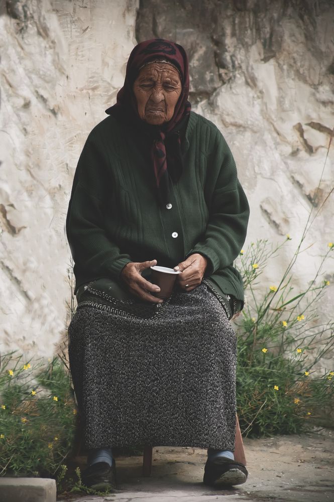 Просящая милостыню