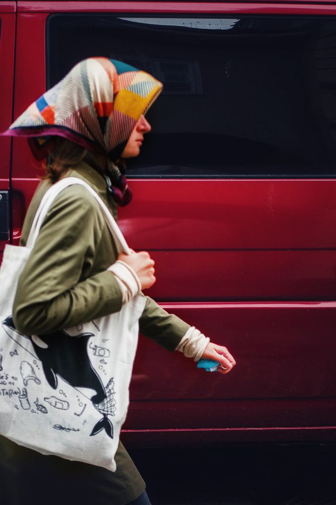 Белое, черное, красное.