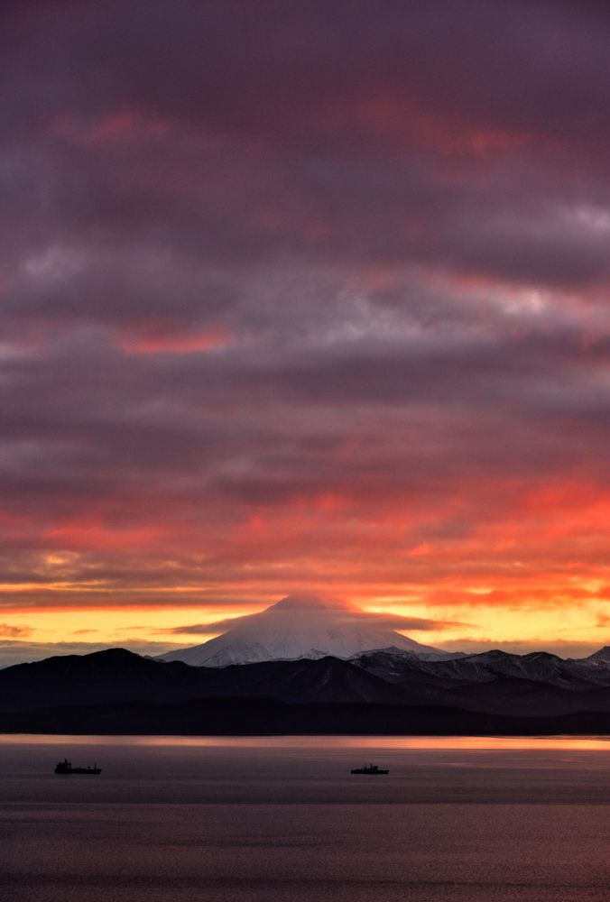 Зимний закат на Авачинской бухте.