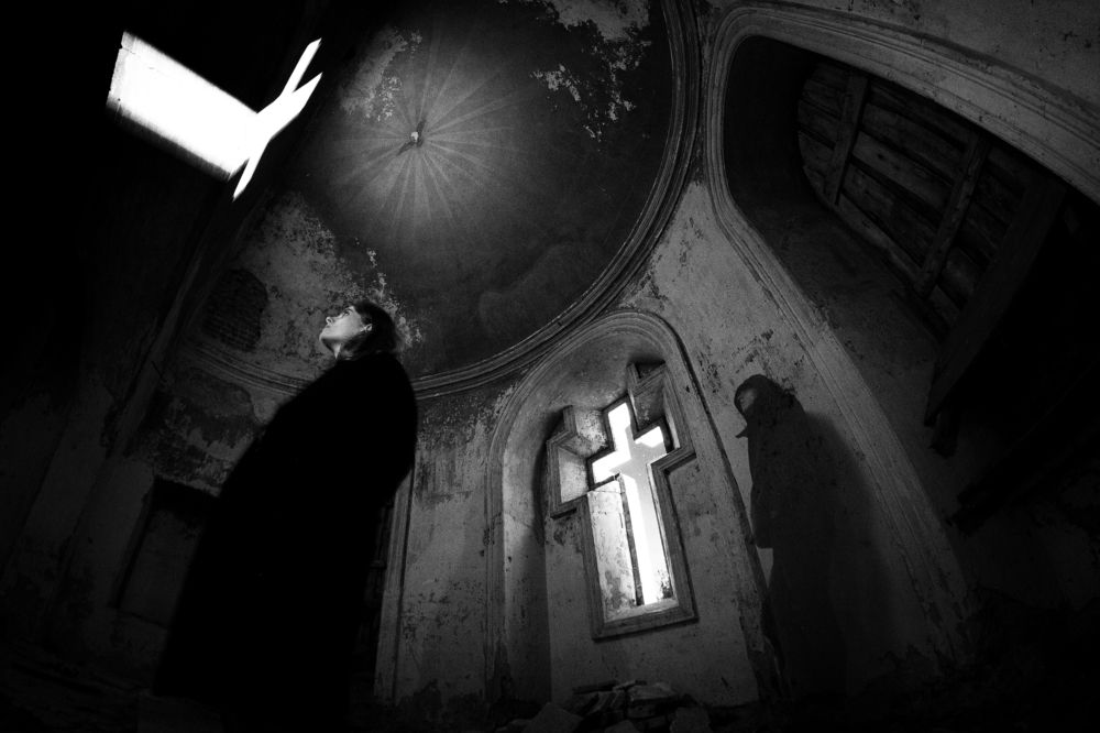 Заброшенным храм в селе Теляково