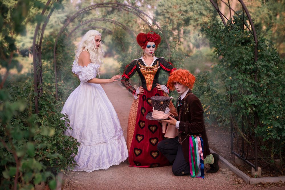 королевы и шляпник