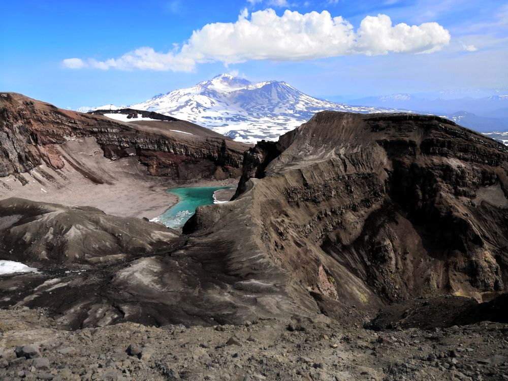 В кратере вулкана Горелый.