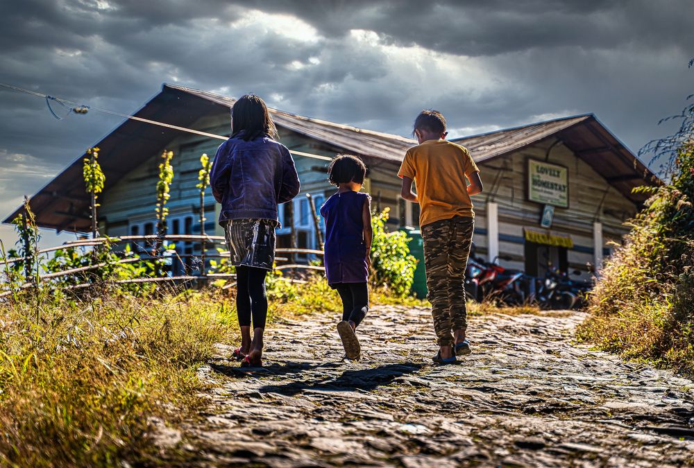 A picture painted by the sun, behind the clouds!