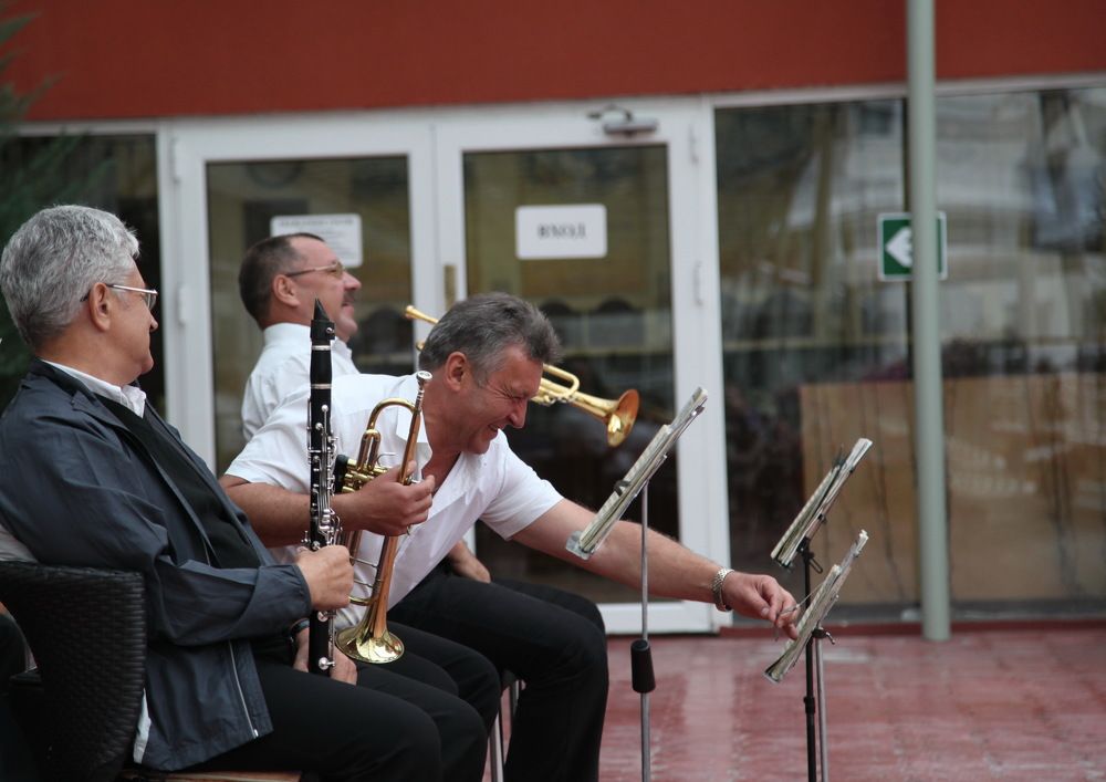 И грянет... Духовой оркестр...!!!