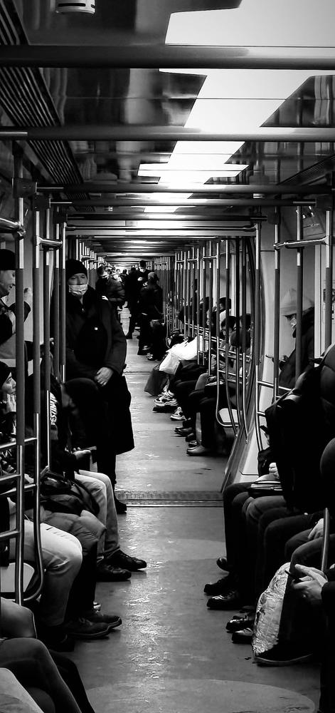 Бесконечный вагон метро в серые будни / Endless subway car in the gray weekday