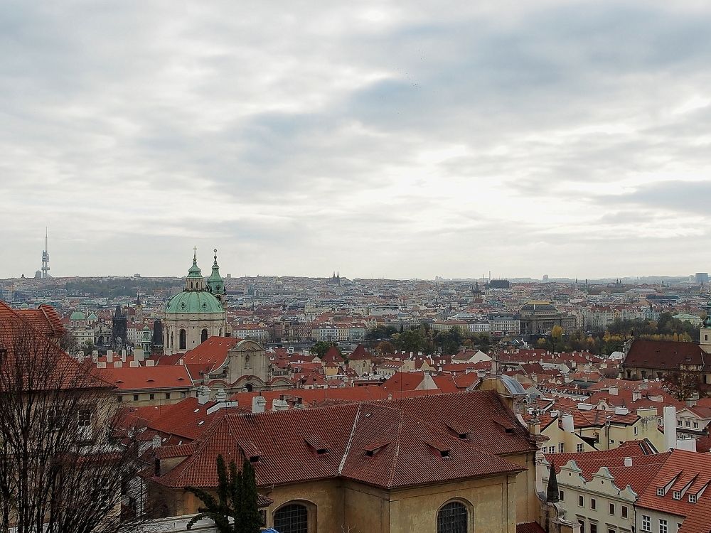 Такие разные крыши Праги