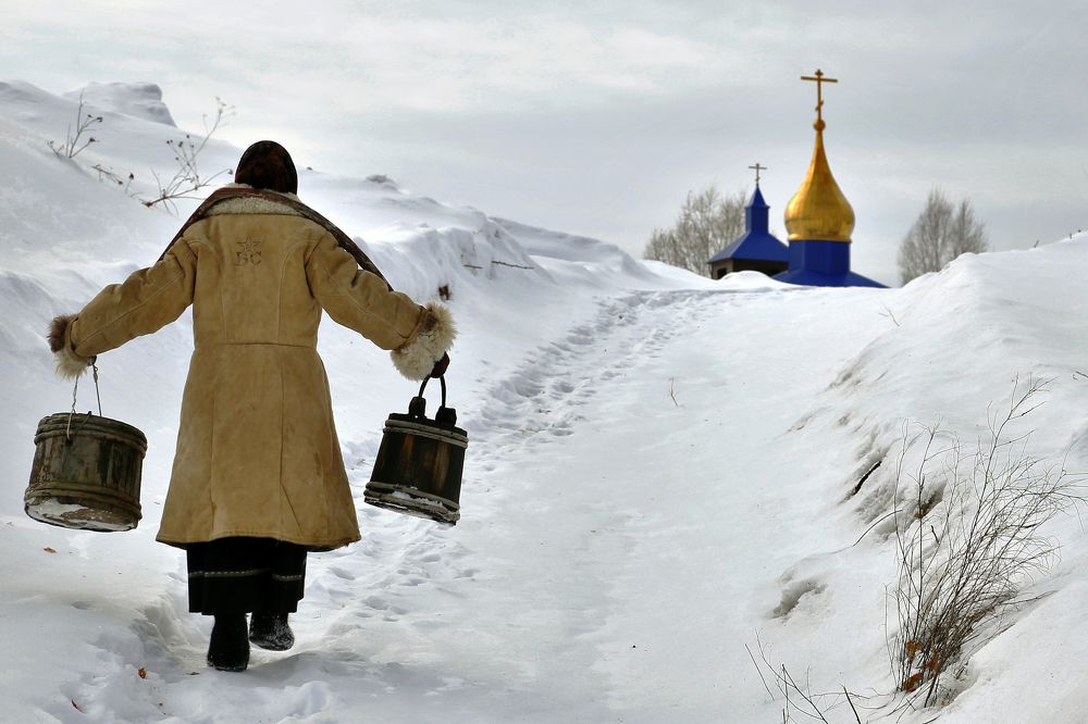 С ведрами за водой